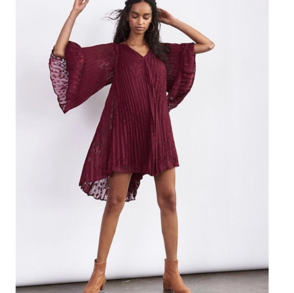 Anthropologie Toulon Pleated Plum/Burgandy Mini‎ Dress. Size Medium. NWT.